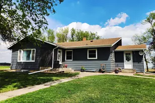 1055 141st St, Pipestone, MN 56164 - Photo 1