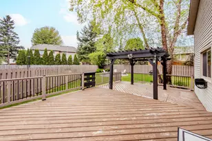 129 Hemlock Pl, Vadnais Heights, MN 55127 - Photo 7
