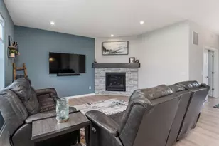 18097 Hartlin Ave, Lakeville, MN 55044 - Photo 7