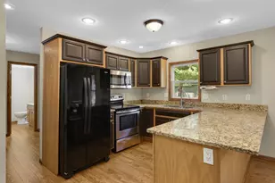 832 Bailey St, Hastings, MN 55033 - Photo 3