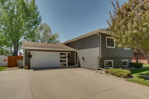 1317 35th Ave S, Moorhead, MN 56560 - Photo 3