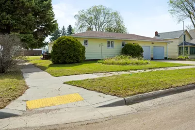 404 Wadge Avenue S, Park River, ND 58270 - Photo 3