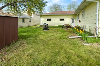 404 Wadge Avenue S, Park River, ND 58270 - Photo 5