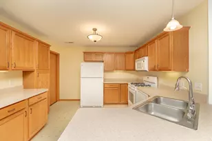 818 Roundhouse St, Shakopee, MN 55379 - Photo 17