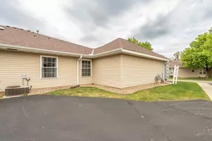 818 Roundhouse St, Shakopee, MN 55379 - Photo 37