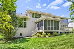 1340 Waterford Dr, Golden Valley, MN 55422 - Photo 27