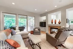 1340 Waterford Dr, Golden Valley, MN 55422 - Photo 9