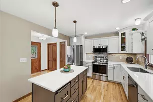 974 Kohlman Ln, Maplewood, MN 55109 - Photo 11