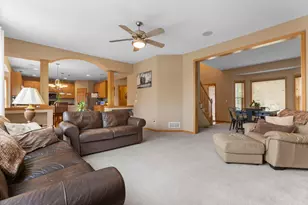 1122 Drew Dr, Woodbury, MN 55129 - Photo 11