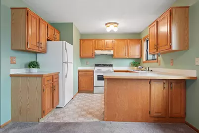 9905 54th Place N #5, Plymouth, MN 55442 - Photo 3