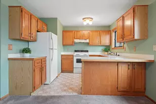 9905 54th Pl N, Plymouth, MN 55442 - Photo 3