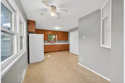 834 Iroquois Avenue, Saint Paul, MN 55119 - Photo 9