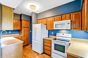 198 6th St E, Saint Paul, MN 55101 - Photo 9