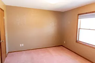 1216 Parkside Dr, Marshall, MN 56258 - Photo 9