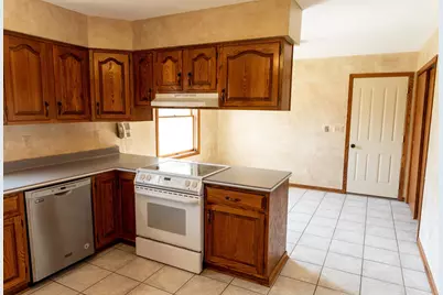 1216 Parkside Drive, Marshall, MN 56258 - Photo 3