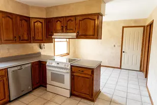 1216 Parkside Dr, Marshall, MN 56258 - Photo 3