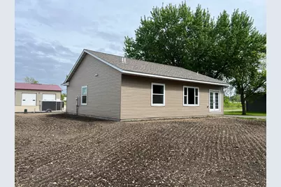 828 Spark Avenue, Albert Lea, MN 56007 - Photo 3