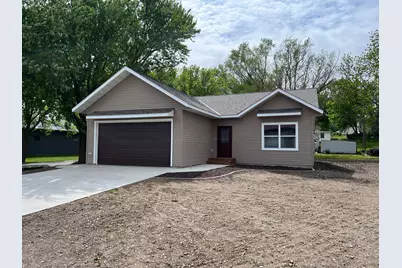 828 Spark Avenue, Albert Lea, MN 56007 - Photo 1