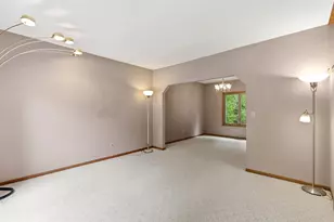 2112 Parkwood Hills Dr NE, Rochester, MN 55906 - Photo 7