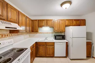 10441 Greenbrier Rd, Minnetonka, MN 55305 - Photo 3