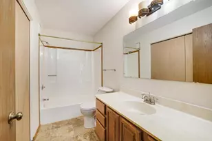 10441 Greenbrier Rd, Minnetonka, MN 55305 - Photo 13