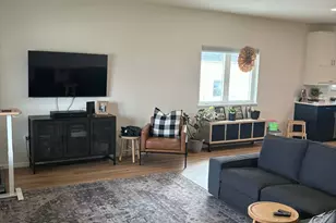 916 E Main St, Caledonia, MN 55921 - Photo 9