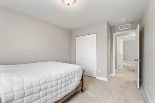 1989 Attenborough St, Shakopee, MN 55379 - Photo 15