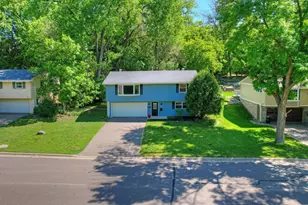 2460 Kewanee Way, Golden Valley, MN 55422 - Photo 3