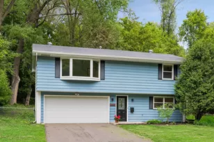 2460 Kewanee Way, Golden Valley, MN 55422 - Photo 5
