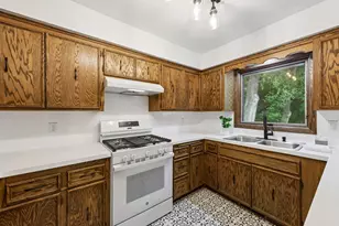 2460 Kewanee Way, Golden Valley, MN 55422 - Photo 23