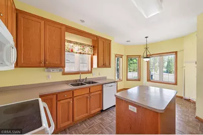 6801 24th Street N, Oakdale, MN 55128 - Photo 7