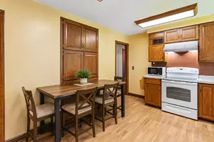 988 Sherren St W, Roseville, MN 55113 - Photo 9