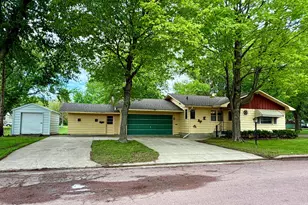 137 2nd St E, Tracy, MN 56175 - Photo 3
