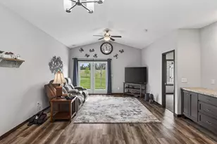 211 8th Ave NE, Isanti, MN 55040 - Photo 3