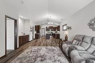 211 8th Ave NE, Isanti, MN 55040 - Photo 5