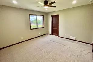 201 25th St SW, Austin, MN 55912 - Photo 19
