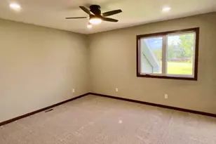 201 25th St SW, Austin, MN 55912 - Photo 17