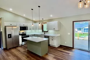201 25th St SW, Austin, MN 55912 - Photo 5
