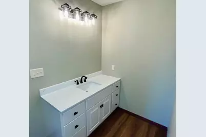201 25th Street SW, Austin, MN 55912 - Photo 21