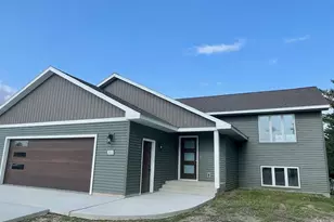 201 25th St SW, Austin, MN 55912 - Photo 1