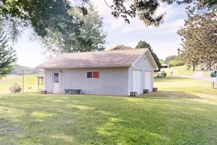 N17088 E Orchard Ln, Galesville, WI 54630 - Photo 7