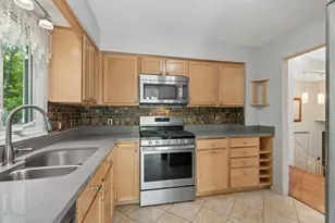 75 Pleasant Ln E, Excelsior, MN 55331 - Photo 9
