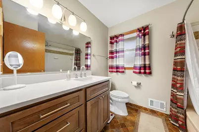 7049 Ewing Avenue N, Brooklyn Center, MN 55429 - Photo 21