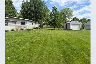 223 10th Avenue, Worthington, MN 56187 - Photo 3