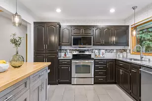 1805 Hampshire Ln N, Golden Valley, MN 55427 - Photo 15