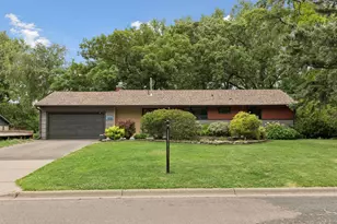 1805 Hampshire Ln N, Golden Valley, MN 55427 - Photo 1