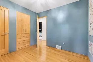1805 Hampshire Ln N, Golden Valley, MN 55427 - Photo 25