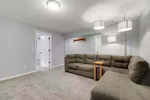 881 Kimberly Ln, Chanhassen, MN 55317 - Photo 29