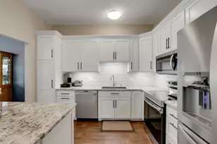 881 Kimberly Ln, Chanhassen, MN 55317 - Photo 3