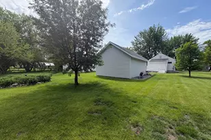231 10th Ave, Worthington, MN 56187 - Photo 3